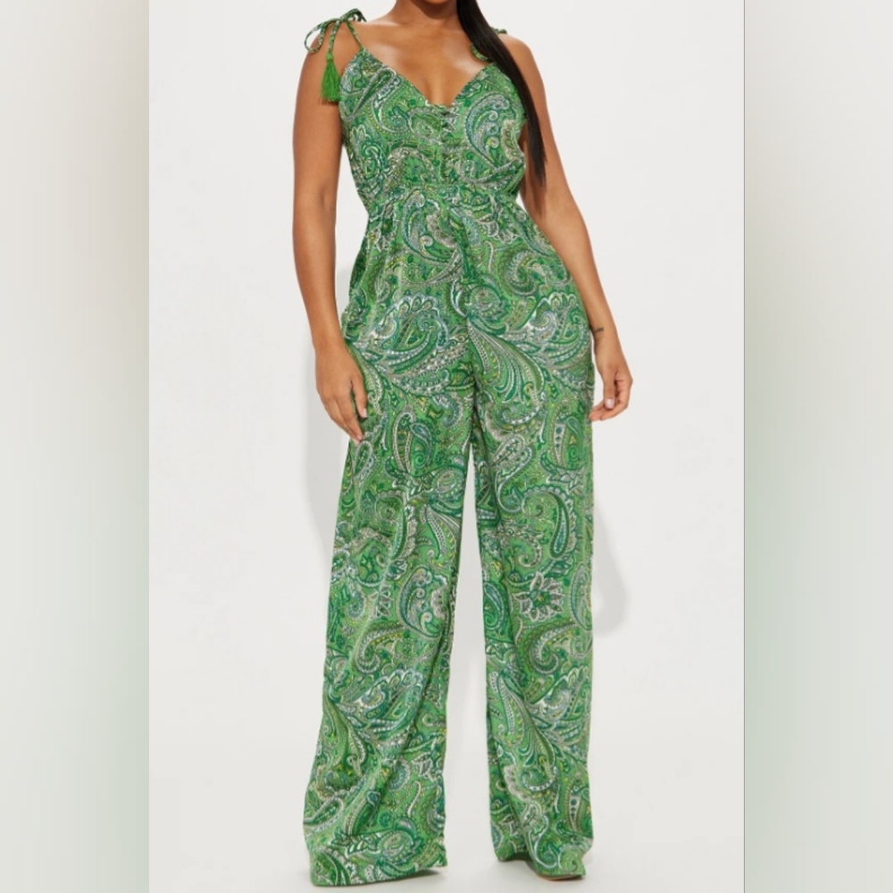 NWT Paisley Jumpsuit 💚